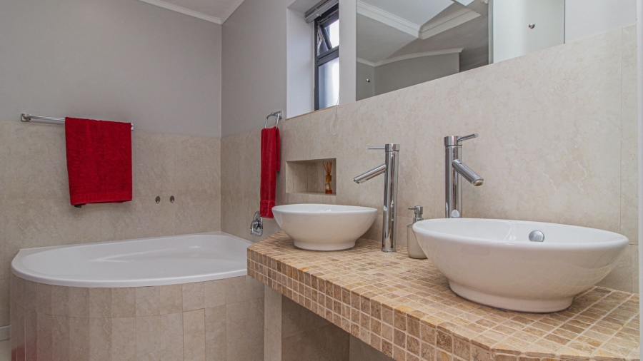 4 Bedroom Property for Sale in Perlemoenbaai Western Cape